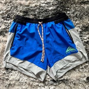 Size MEDIUM Nike ACG shorts! LIKE NEW